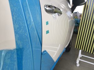 フィアット500　運転席ドアのヘコミをデントリペアで修理
