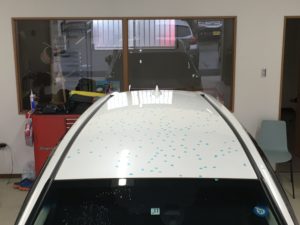 お車の雹 ひょう 被害修理 フラミンゴデントリペア 車のヘコミ ガラスのヒビ割れ修理専門店 印西市千葉県