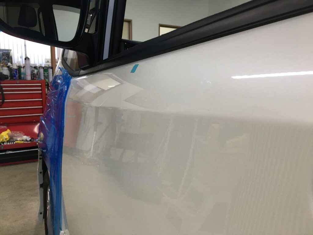 トヨタノアの助手席のヘコミをデントリペアで修理アフター