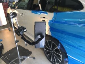レヴォーグ後部ドアのデントリペア作業