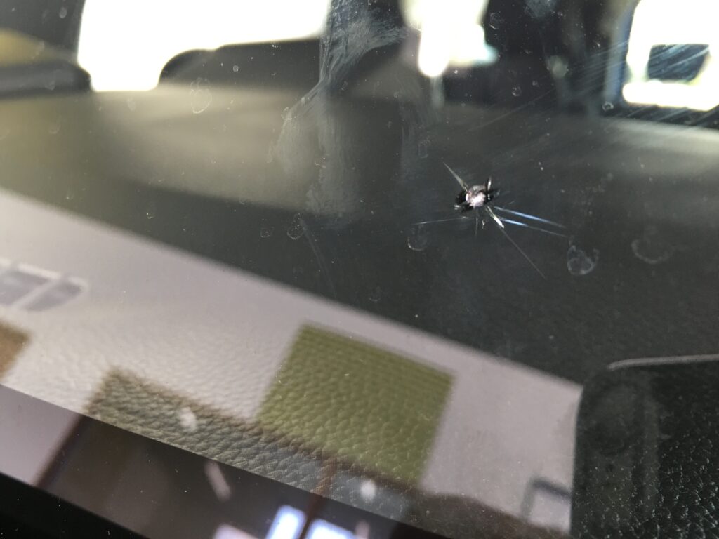 ホンダnboxのフロントガラスに出来た鋭いひび割れを修理します フラミンゴデントリペア 車のヘコミ ガラスのヒビ割れ修理専門店 印西市千葉県 ホンダnboxのフロントガラスに出来た鋭いひび割れを修理します フラミンゴデントリペア 車のヘコミ ガラスのヒビ割れ修理専門店 印西市千葉県