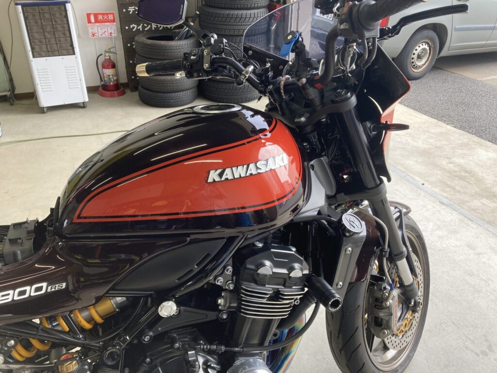 カワサキZ900RSのバイクタンクをデントリペア
