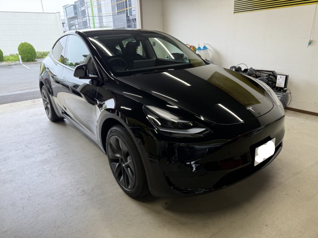テスラモデルＹのフロントへんだーのヘコミをデントリペアで修理