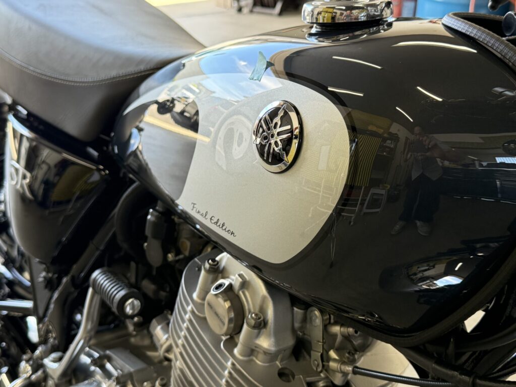 ヤマハSRバイクタンクのヘコミをデントリペア