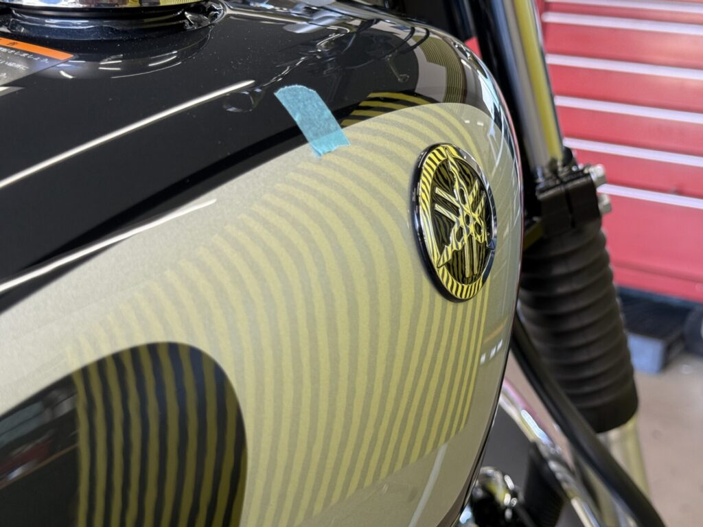 ヤマハSRバイクタンクのヘコミをデントリペア