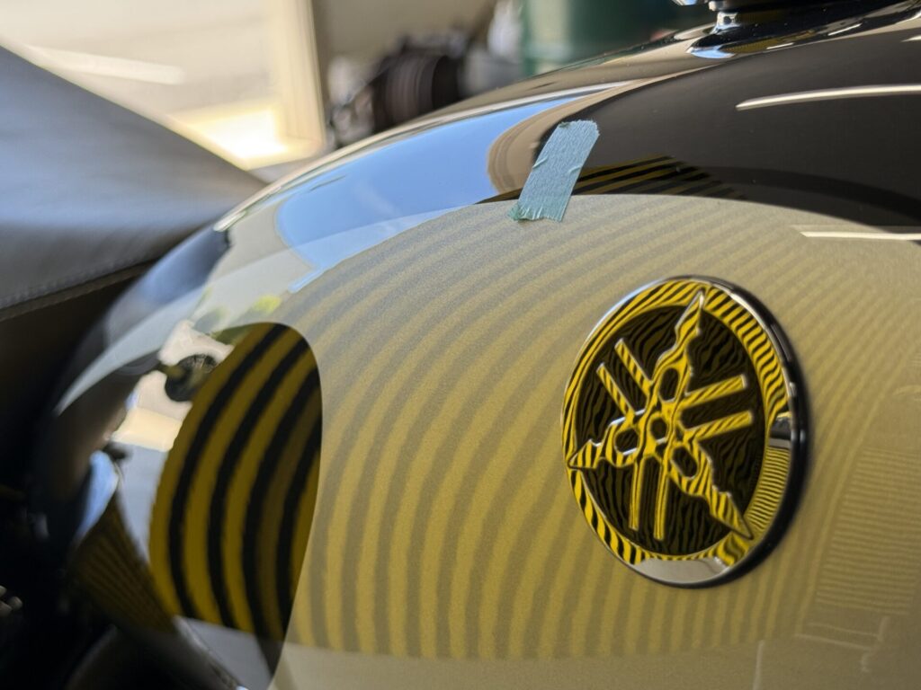 ヤマハSRバイクタンクのヘコミをデントリペア