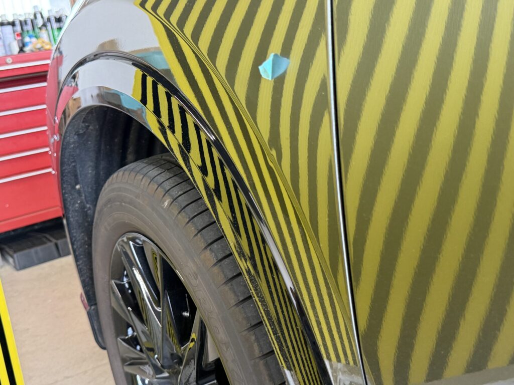 CX5フロントフェンダーのヘコミをデントリペアで修理
