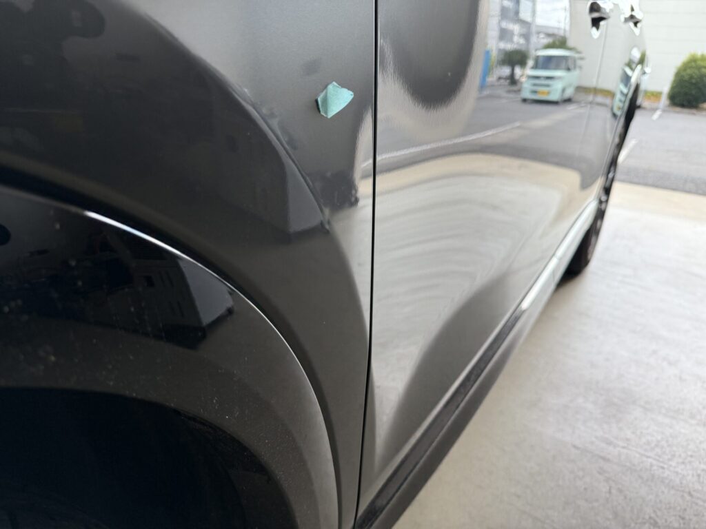CX5フロントフェンダーのヘコミをデントリペアで修理