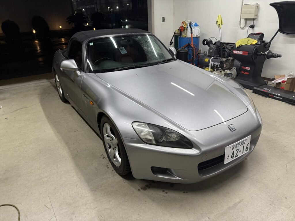 S2000のフロントガラスの飛び石ヒビをウインドリペア