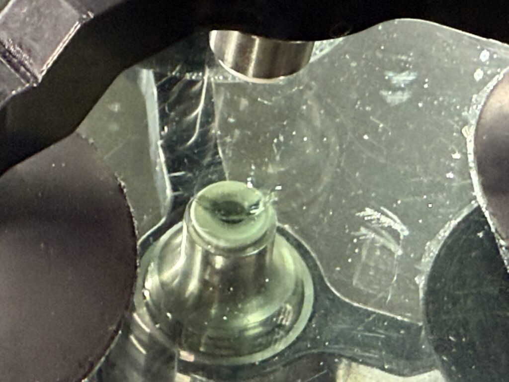 S2000のフロントガラスの飛び石ヒビをウインドリペア