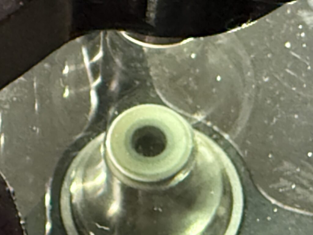 S2000のフロントガラスの飛び石ヒビをウインドリペア