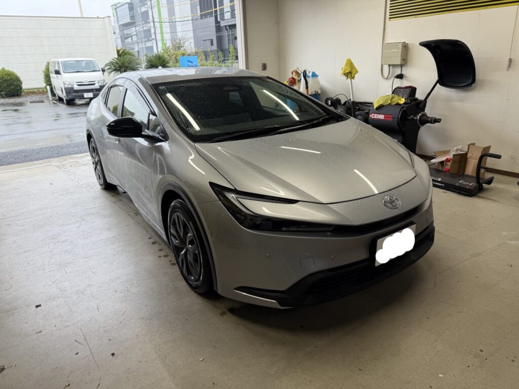 プリウスのドアパンチのヘコミをデントリぺで修理