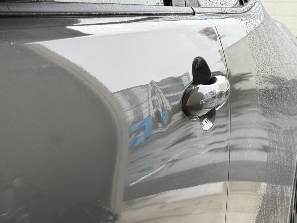 プリウスのドアパンチのヘコミをデントリぺで修理