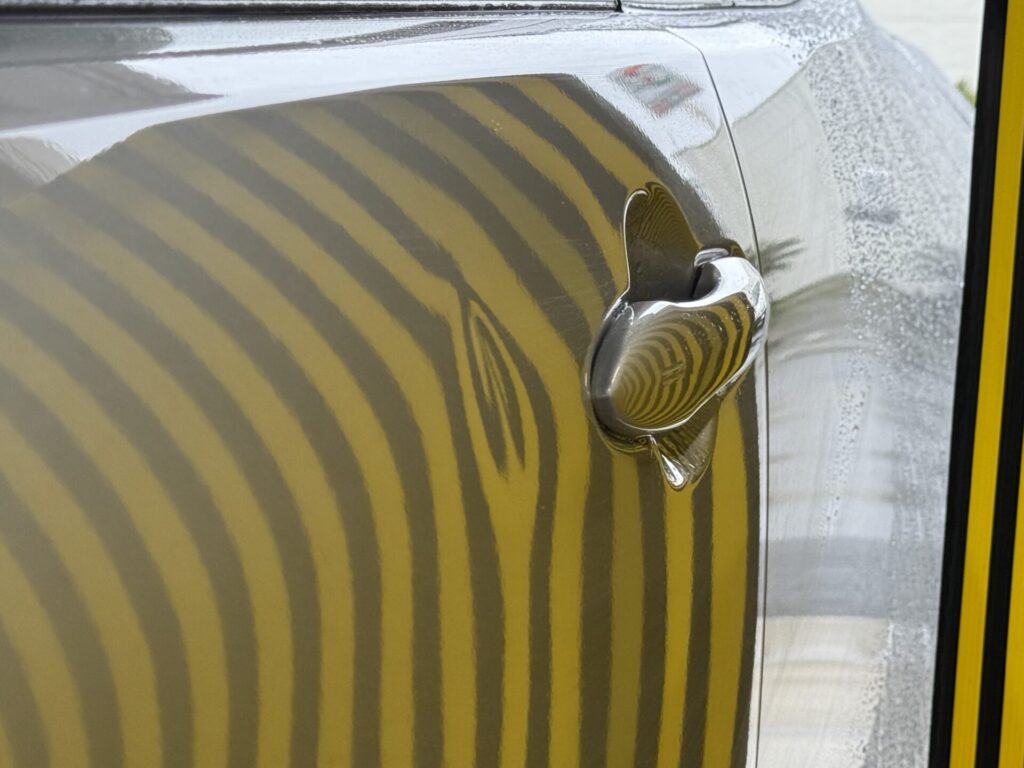 プリウスのドアパンチのヘコミをデントリぺで修理