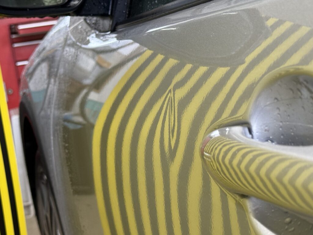 プリウスのドアパンチのヘコミをデントリぺで修理