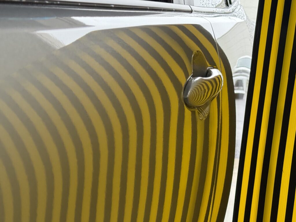 プリウスのドアパンチのヘコミをデントリぺで修理