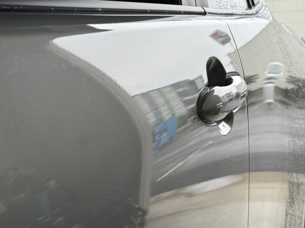 プリウスのドアパンチのヘコミをデントリぺで修理