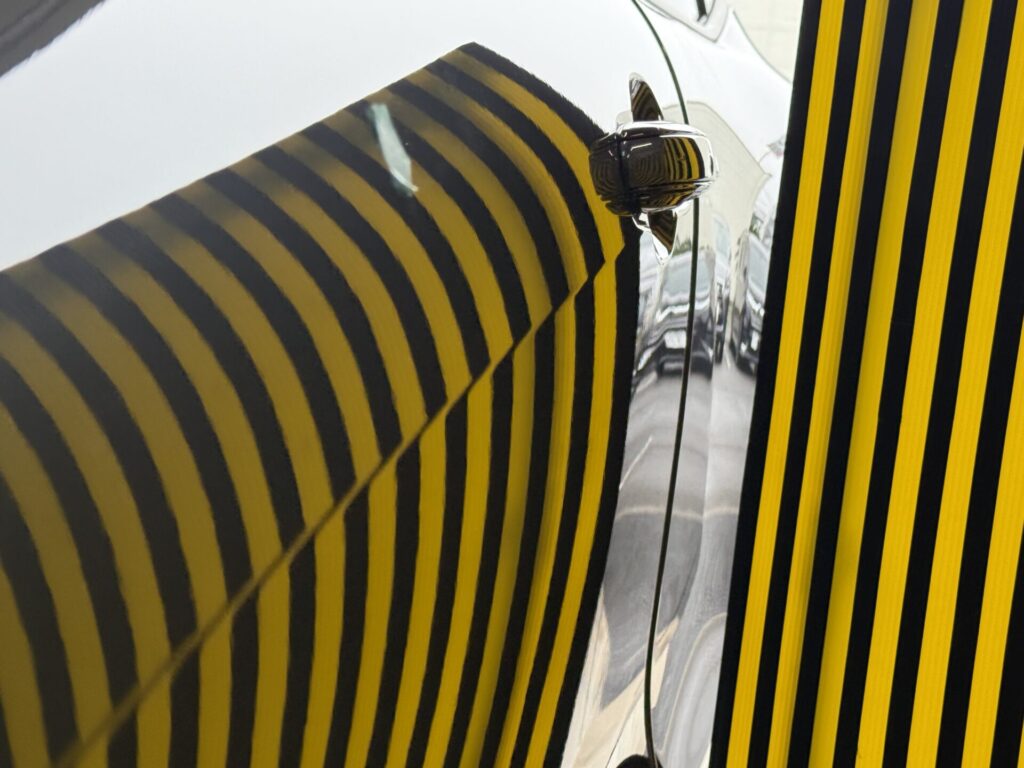 レクサスLBX助手席ドアパンチのヘコミをデントリペア