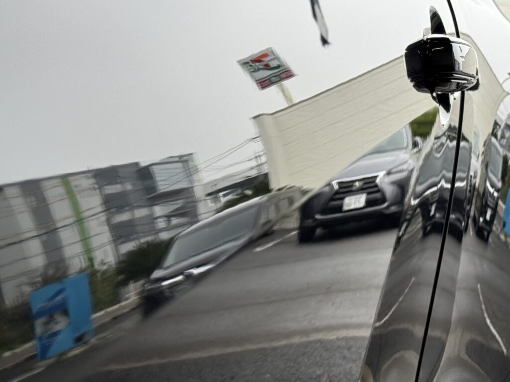 レクサスLBX助手席ドアパンチのヘコミをデントリペア