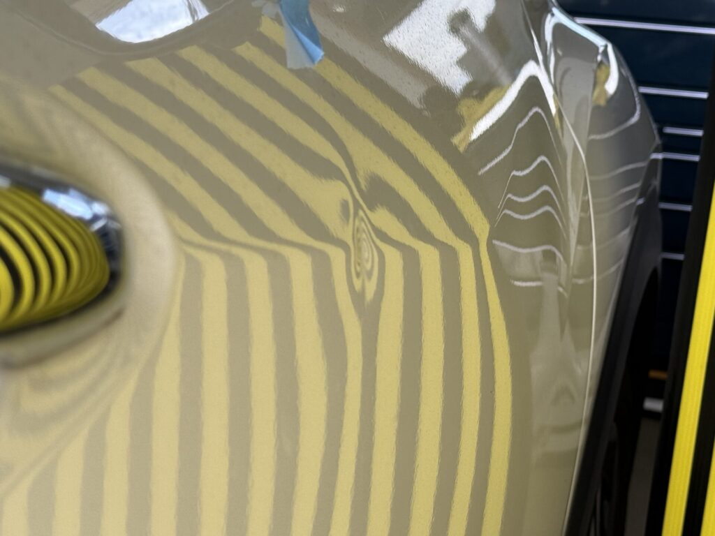 日産キックスのドアパンチのヘコミをデントリペア