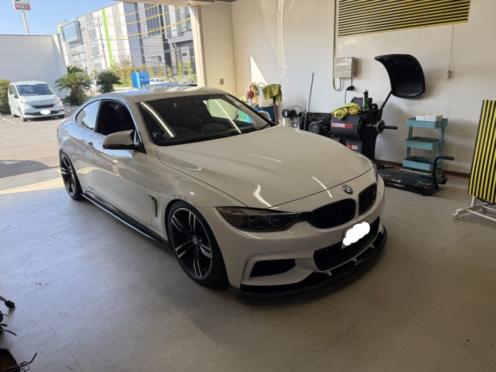 BMW4シリーズフロントフェンダーのヘコミをデントリペア