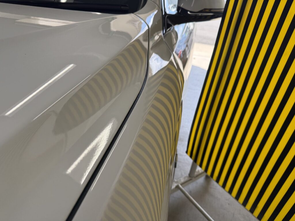 BMW4シリーズフロントフェンダーのヘコミをデントリペア