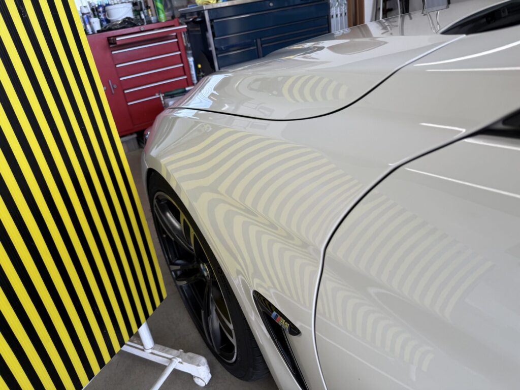 BMW4シリーズフロントフェンダーのヘコミをデントリペア