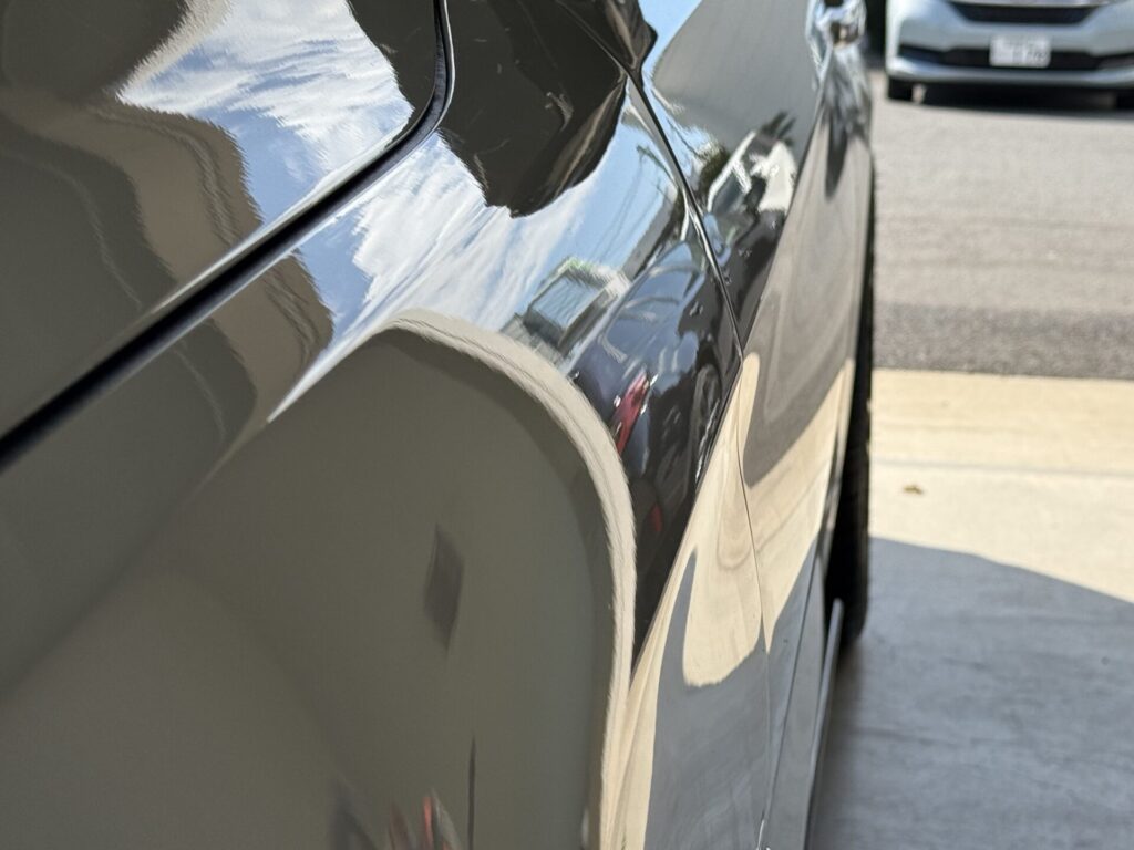 BMW4シリーズフロントフェンダーのヘコミをデントリペア