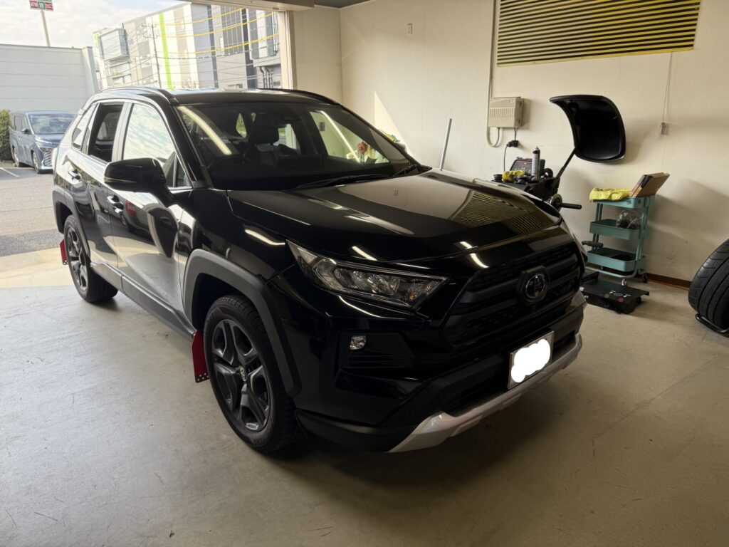 トヨタRAV4リヤドアのヘコミをデントリペア