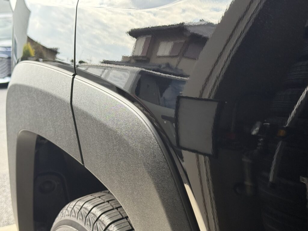 トヨタRAV4リヤドアのヘコミをデントリペア