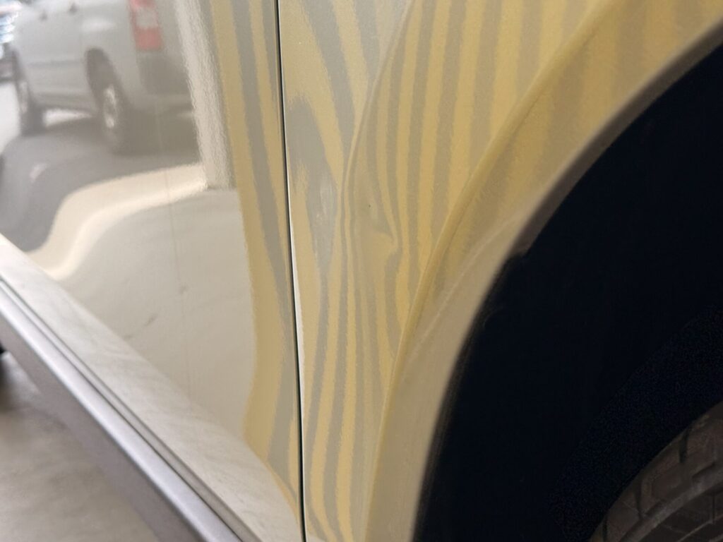 ハリアーのフロントフェンダーのヘコミをデントリペアで修理