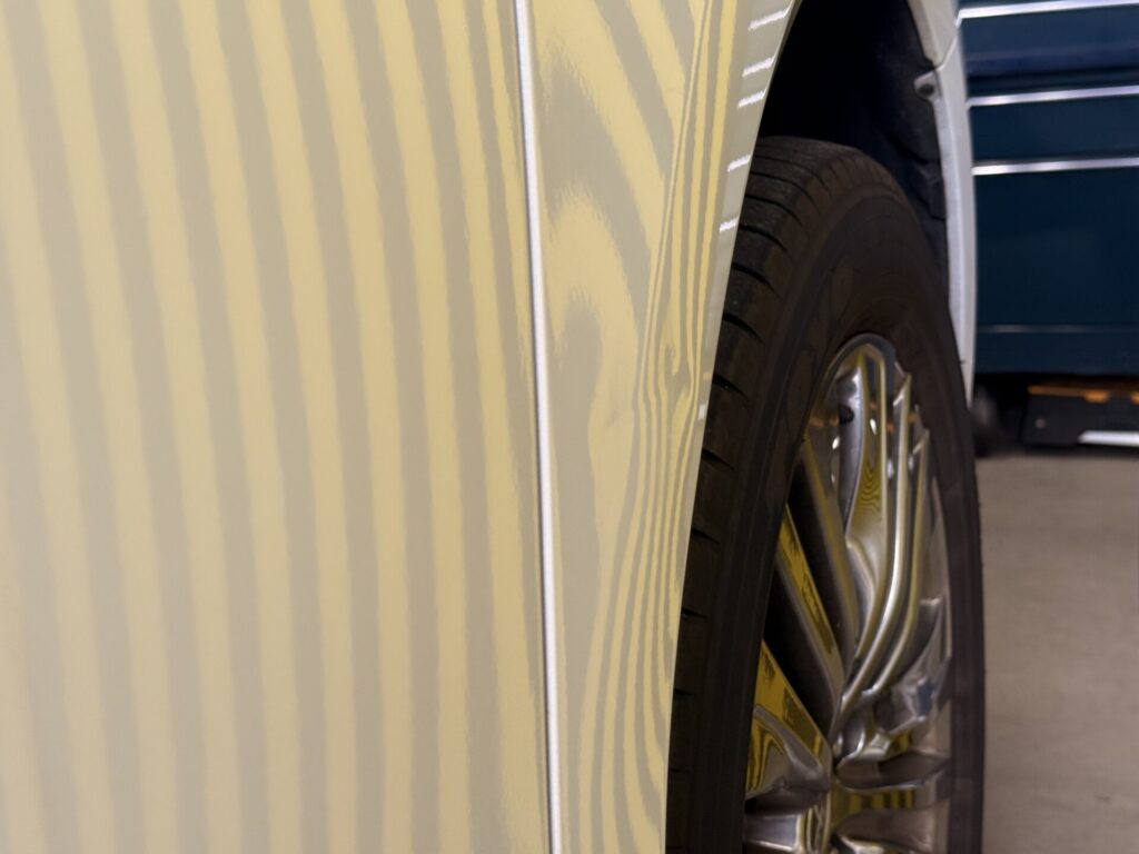 ハリアーのフロントフェンダーのヘコミをデントリペアで修理