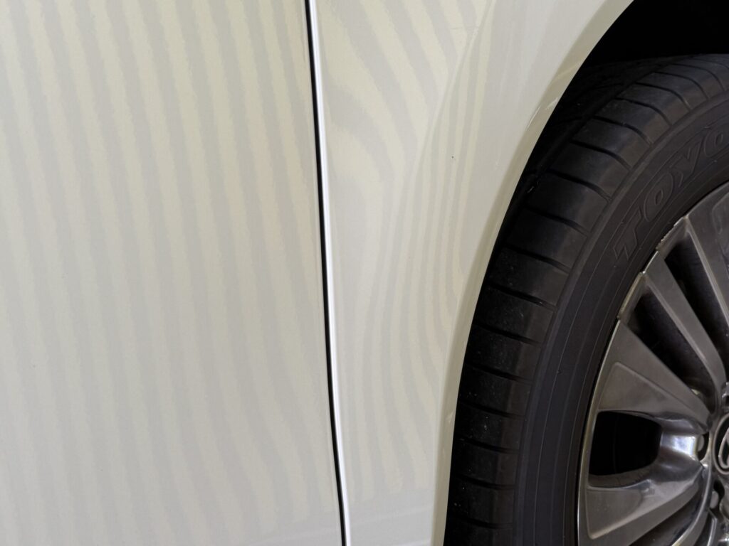 ハリアーのフロントフェンダーのヘコミをデントリペアで修理