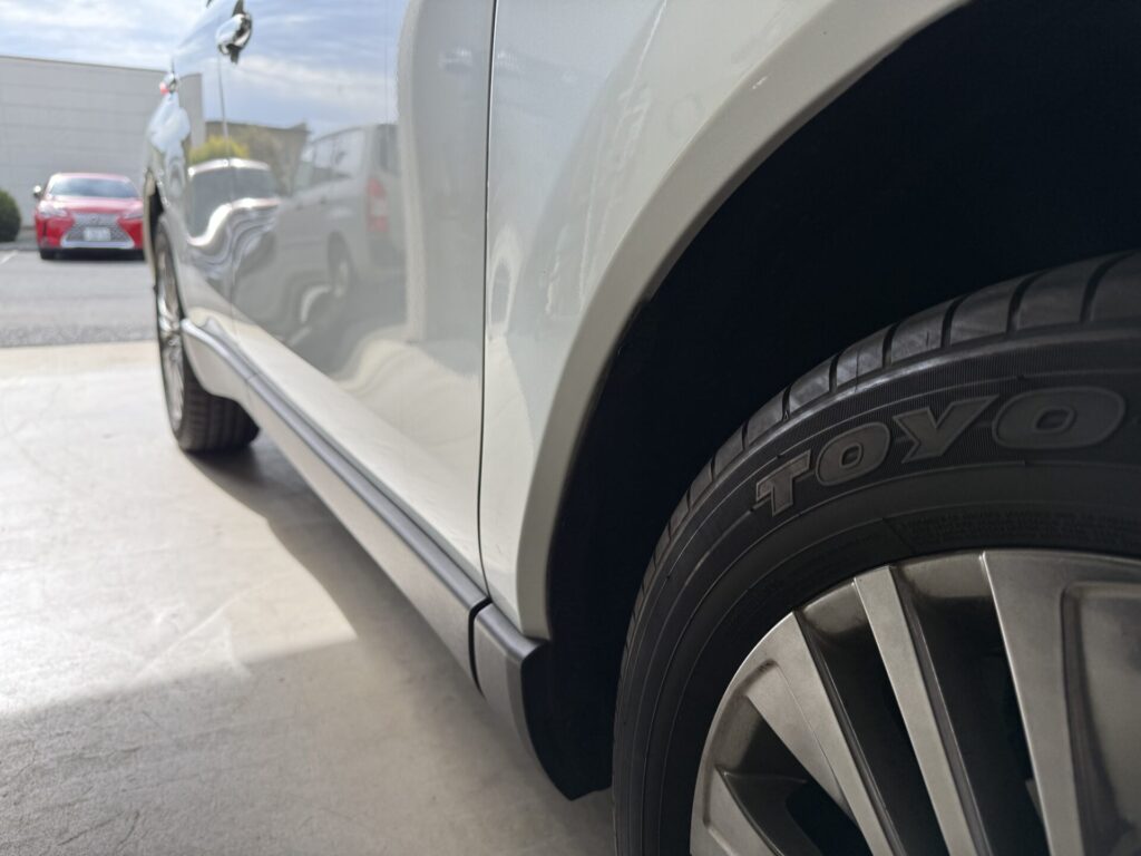 ハリアーのフロントフェンダーのヘコミをデントリペアで修理