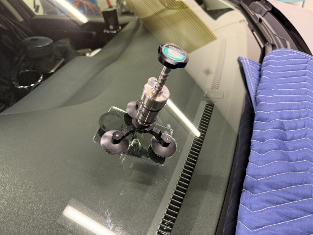 ホンダシャトルのフロントガラスのひび割れをウインドリペア