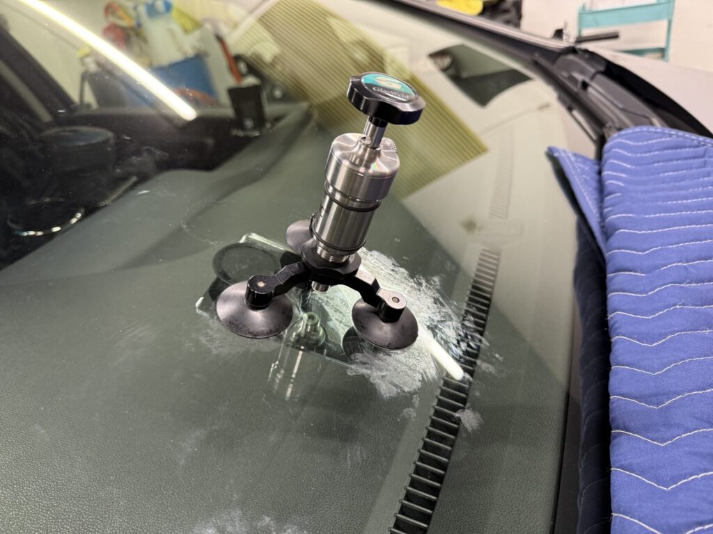 ホンダシャトルのフロントガラスのひび割れをウインドリペア