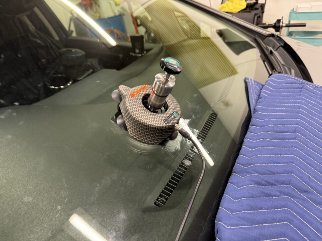 ホンダシャトルのフロントガラスのひび割れをウインドリペア