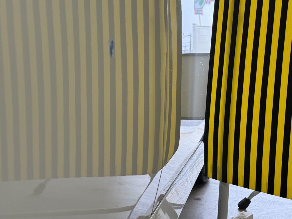 日産セレナ助手席ドアのヘコミをデントリペア