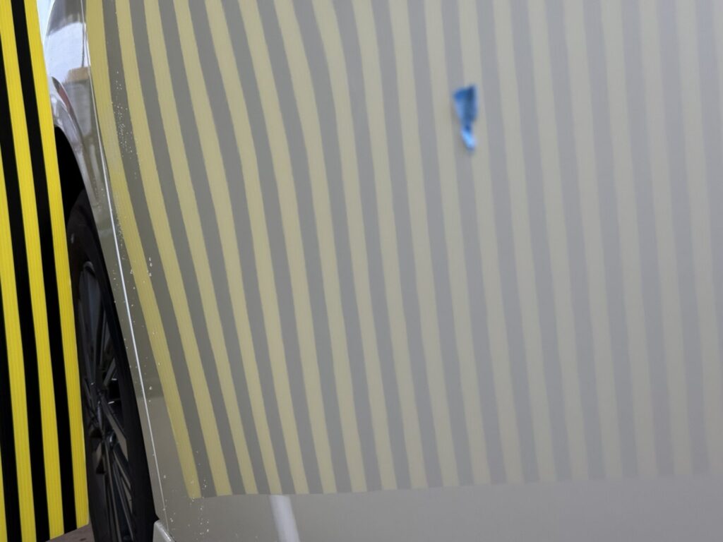 日産セレナ助手席ドアのヘコミをデントリペア