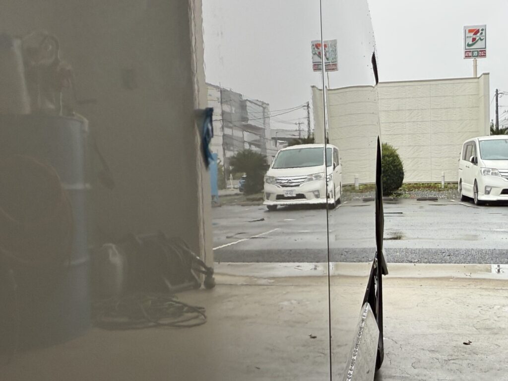 日産セレナ助手席ドアのヘコミをデントリペア