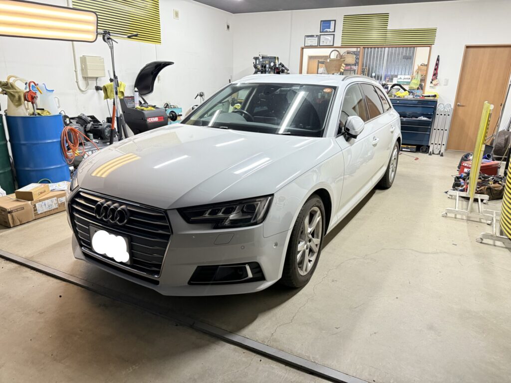 アウディA4アバントのクオーターのヘコミをデントリペア