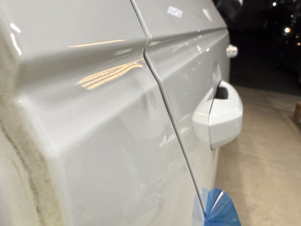 アウディA4アバントのクオーターのヘコミをデントリペア