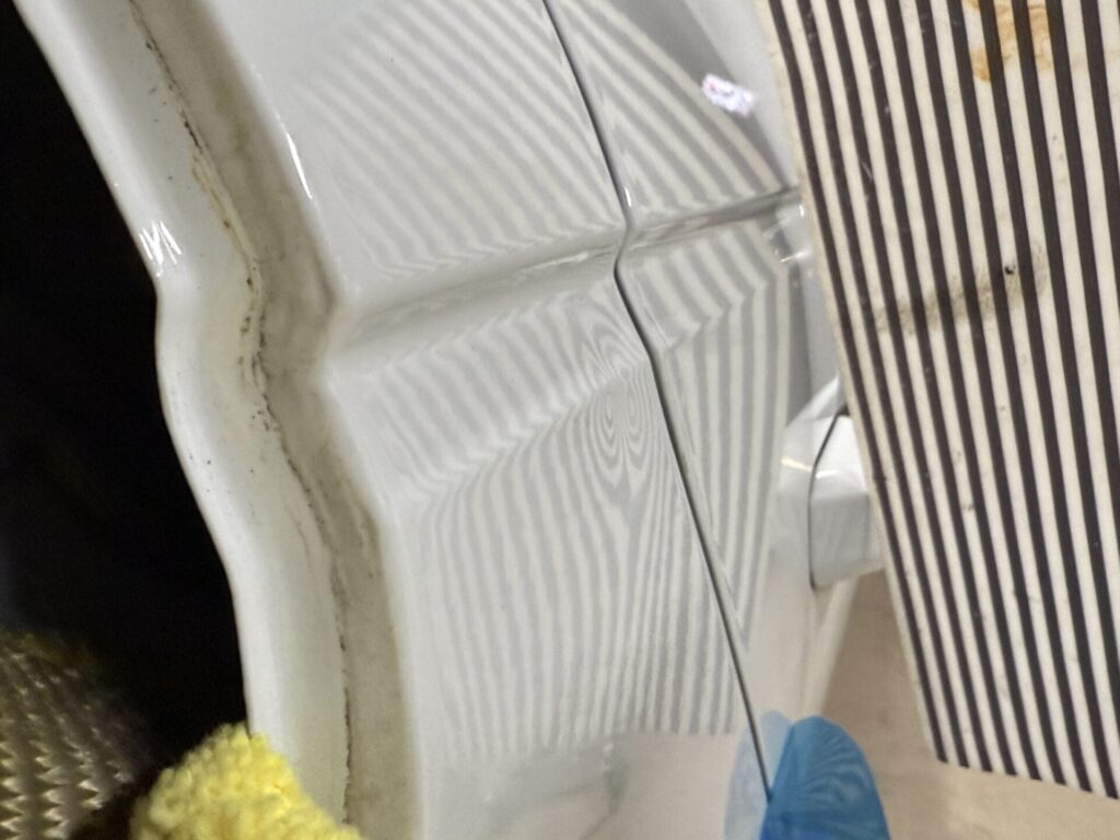 アウディA4アバントのクオーターのヘコミをデントリペア