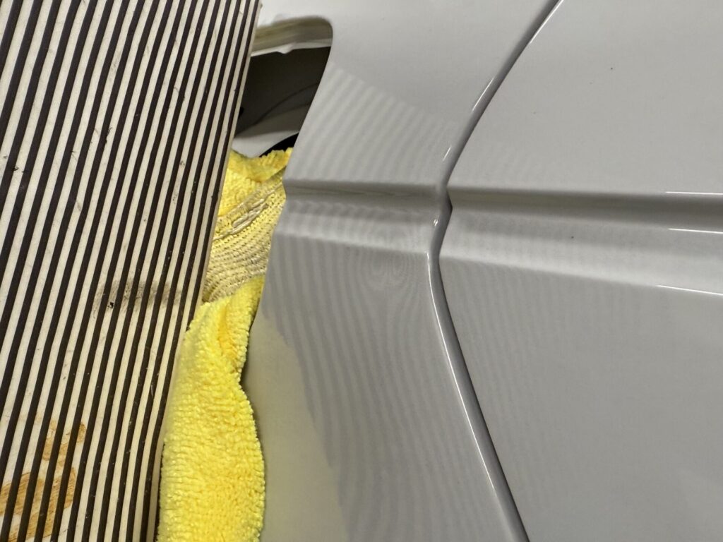 アウディA4アバントのクオーターのヘコミをデントリペア