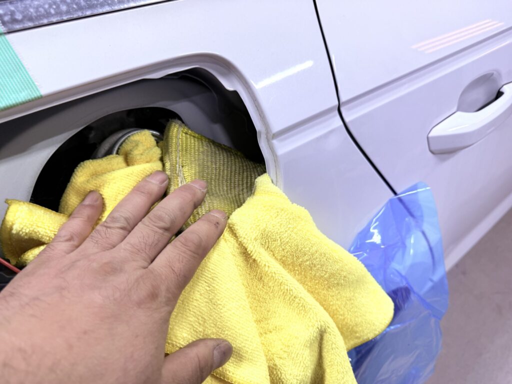 アウディA4アバントのクオーターのヘコミをデントリペア