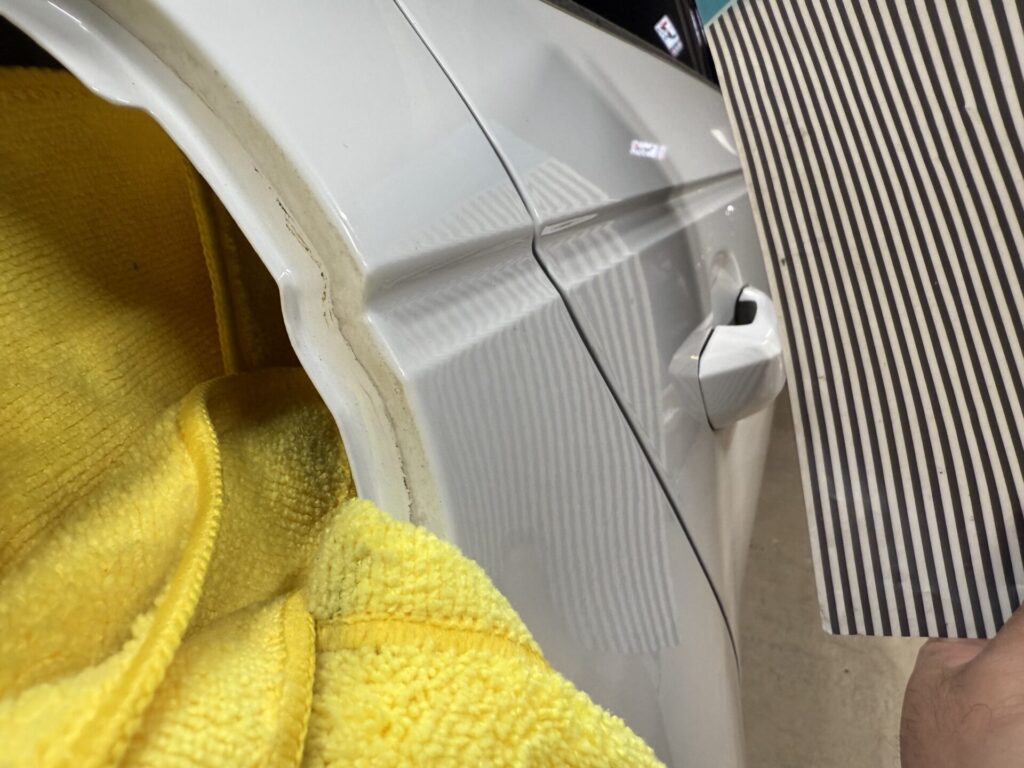 アウディA4アバントのクオーターのヘコミをデントリペア