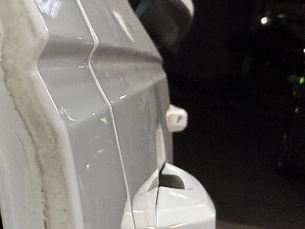 アウディA4アバントのクオーターのヘコミをデントリペア