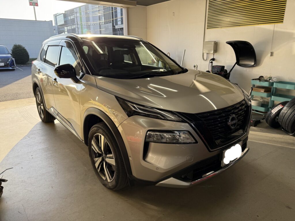 エクストレイルのフロントガラスのヒビをウインドリペア