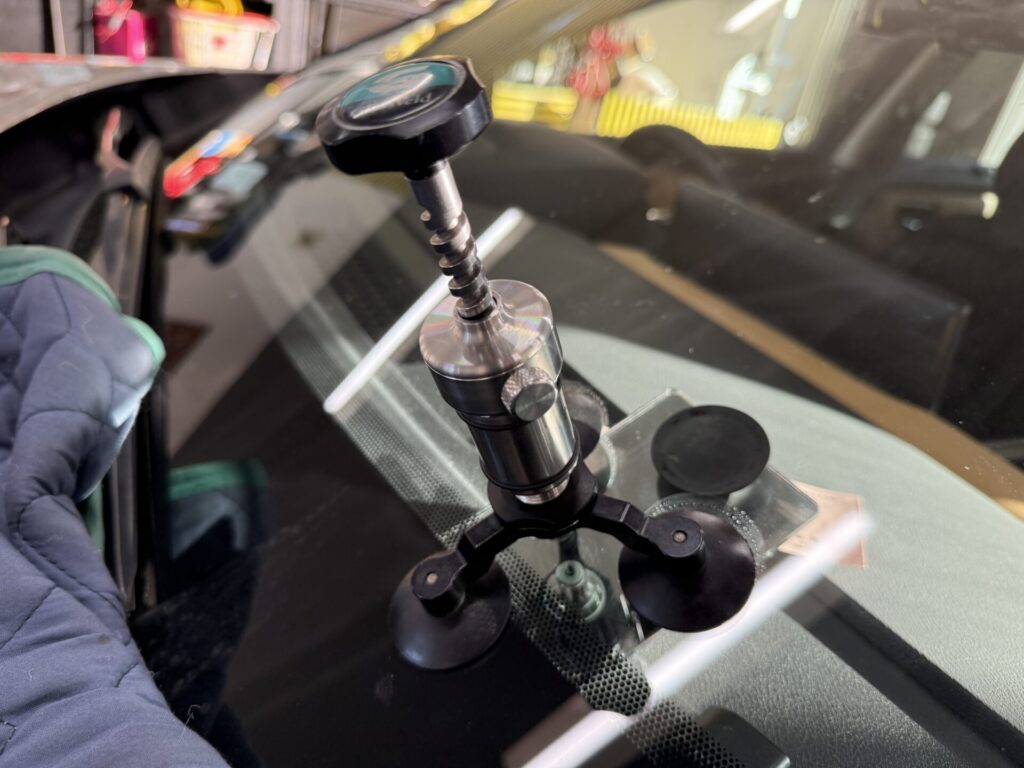 エクストレイルのフロントガラスのヒビをウインドリペア