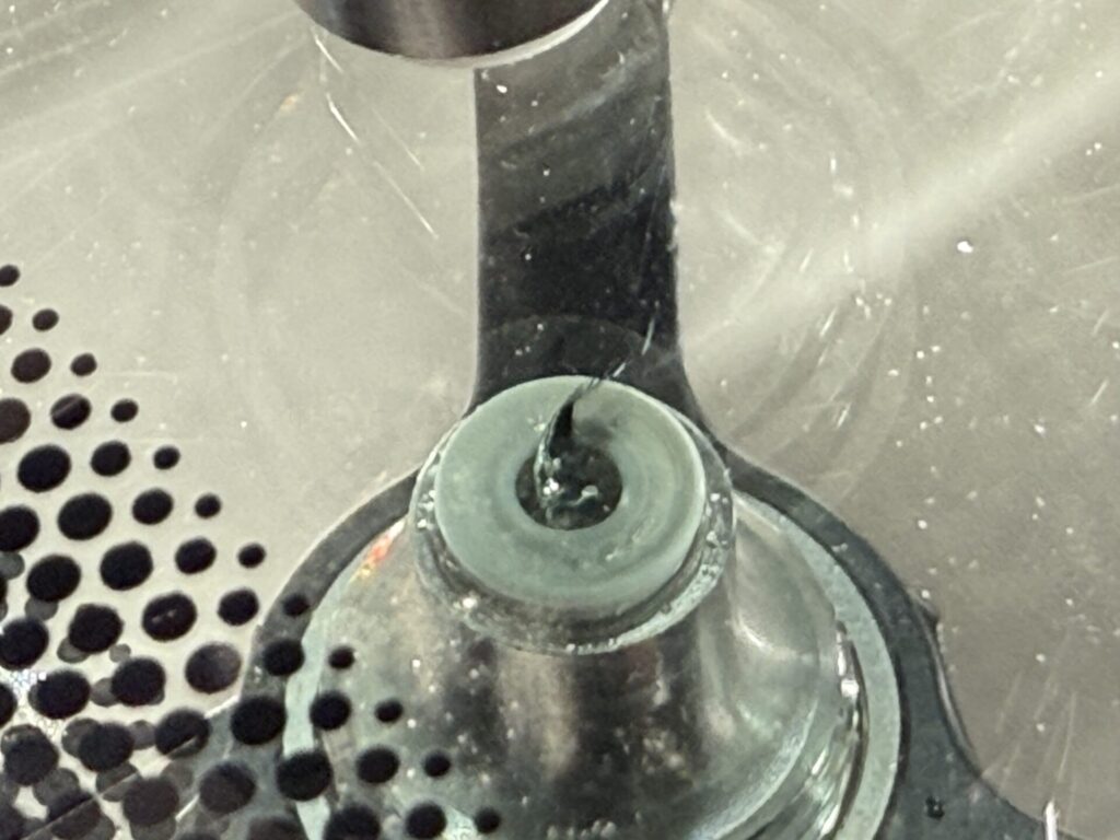 エクストレイルのフロントガラスのヒビをウインドリペア